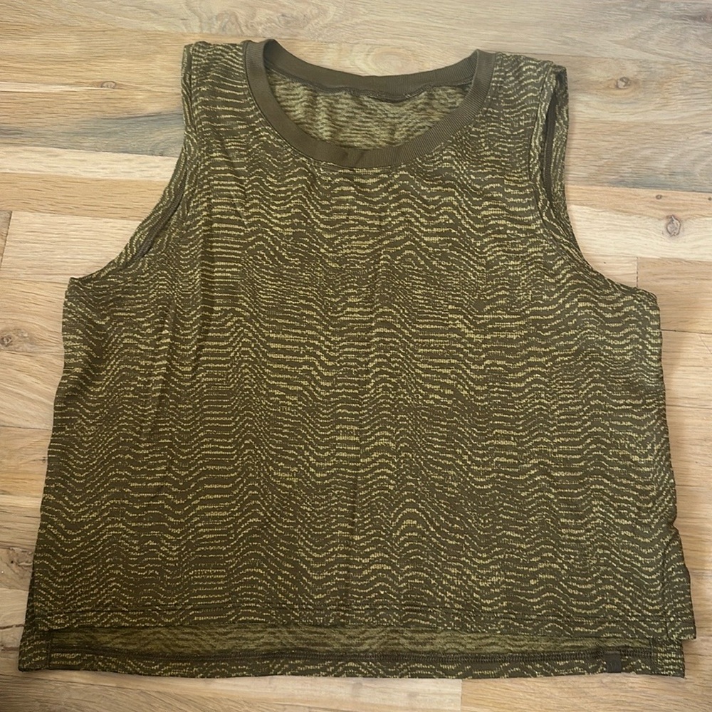 Lululemon train to be tank